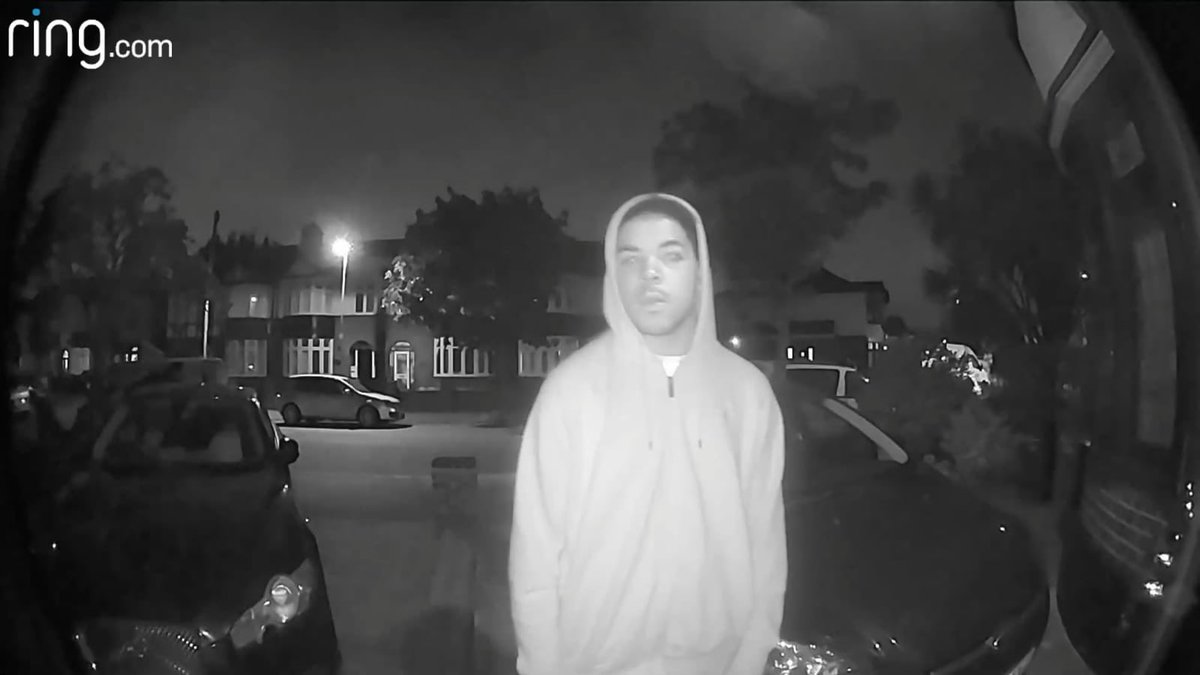 LBBD_LWW's tweet photo. A potential burglary has been prevented on Melford Avenue in #leftleyestate. Tuesday midnight. If you see this man please notify the police. #MPSBarking #MPSLongbridge  #SNT #burglaryprevention #BDPost https://t.co/py8vZaxnJ0