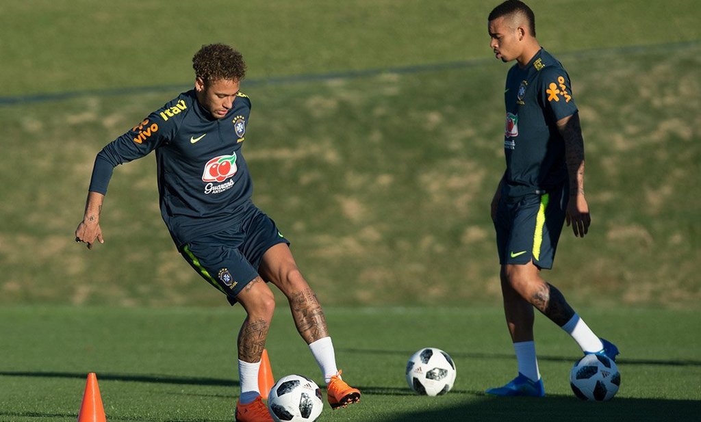 mundodabola's tweet photo. Você e seu amigo tão concentrados no fut | A 10/10 passa. https://t.co/9eTMFbq4vo