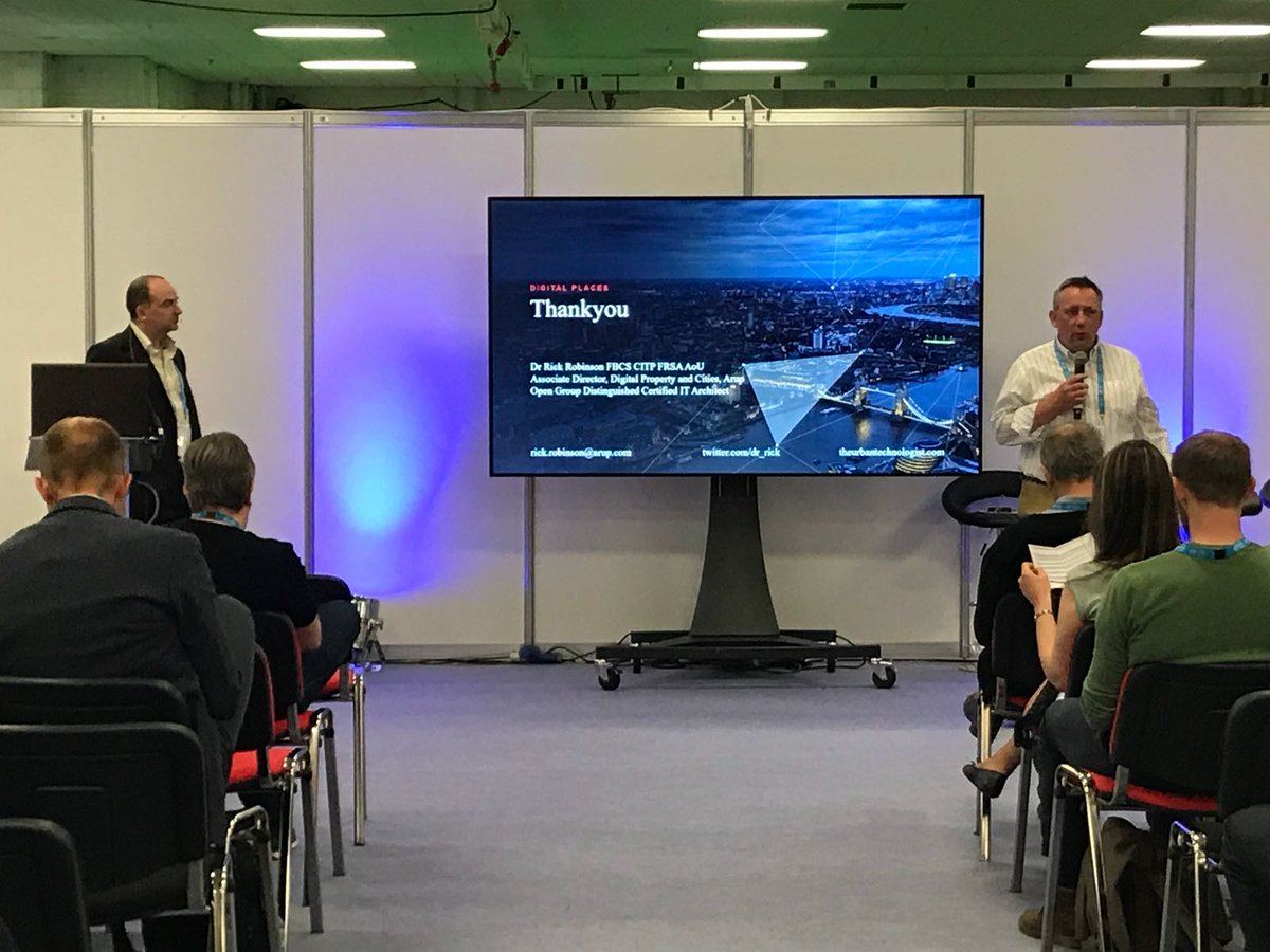 VR World tweet media