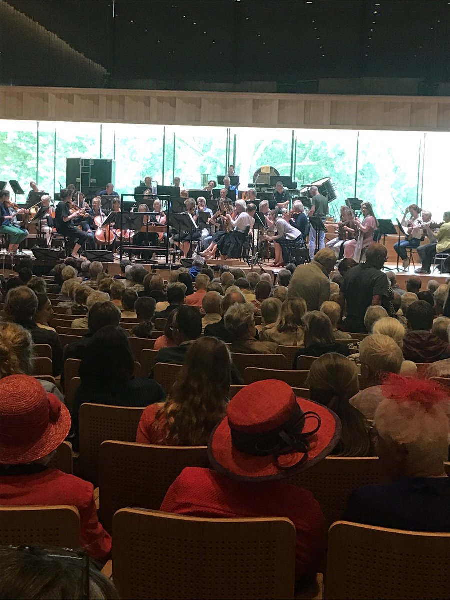 Creekwitch's tweet photo. #lunchconcert #musissacrum #eenswatanders #geldersorkest #arnhem #hoedjeop https://t.co/vaOD4rdHFd