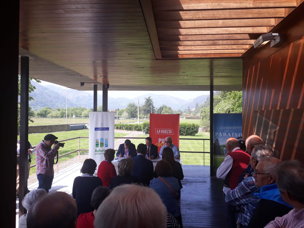 El Consejero de Empleo, Industria y Turismo, Isaac Pola, presentando las etapas de <a href="/lavuelta/">La Vuelta</a> en Ribera de Arriba #Asturias lavuelta.com/la-vuelta/2018… #LaVuelta18