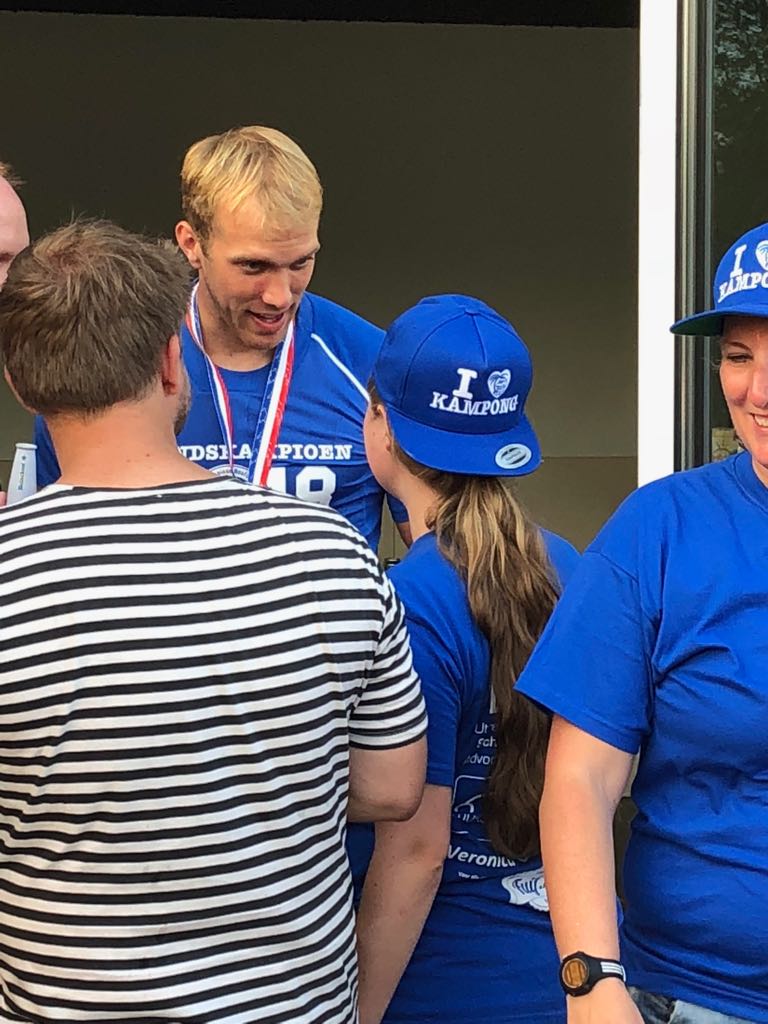 The big man <a href="/daveyharte/">David Harte OLY</a> and me deciding that the match of last sunday was increadible! Still no voice because of yelling 'Go david'  when there was a corner! Glad that there were no shoot outs 😂 #insidejoke #bigman #littlegirl