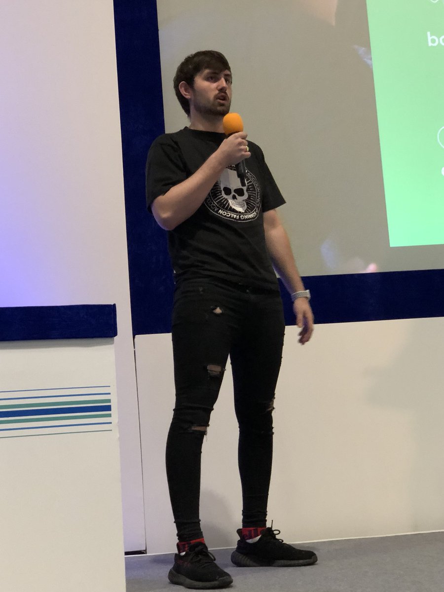 <a href="/alexmfalcon/">Alex Falcon FCCA🦅</a> ou comment disrupter la profession et être un Accountech ! Alex et son collaborateur en font la démonstration (le logo du cabinet est sur le t-shirt du collaborateur 🧐) #Accountex2018