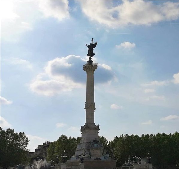 There are many sights to see in Bordeaux... ✨ you can explore our beautiful city and stay one of our luxury #yourbordeauxhome apartments for your holiday escape ✨🔑 Photo Credit: ledailybordelais 📷 -->  goo.gl/LzwM79 #apartment #luxurytravel #views #city