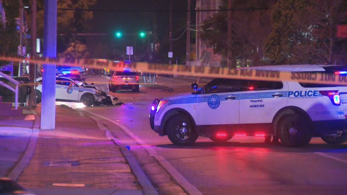 Miami police officer injured in early morning crash bit.ly/2IGltJn?utm_so… https://t.co/K9RZLpfBol
