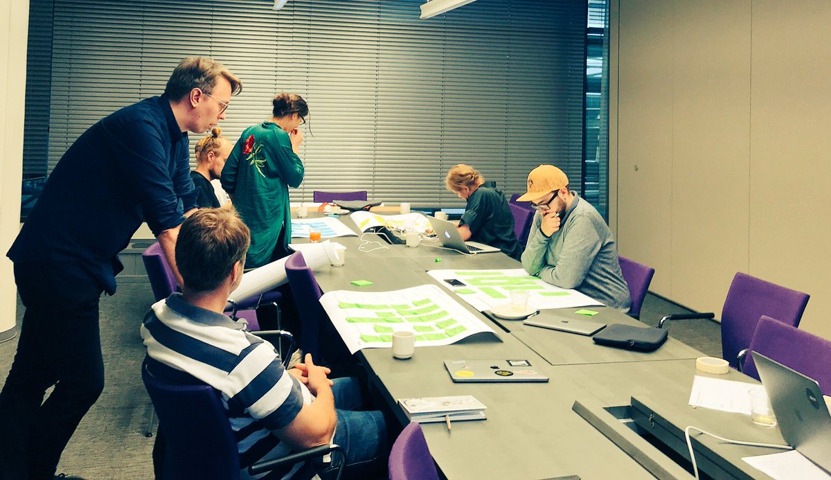 nooraalanne's tweet photo. #thinkink2018 finalistit kehittämässä ideoitaan palvelumuotoilun keinoin. Kiitos hyvästä työpajasta @Idean #palvelumuotoilu #servicedesign #UX @viestintaala https://t.co/cKrhOIqbdk