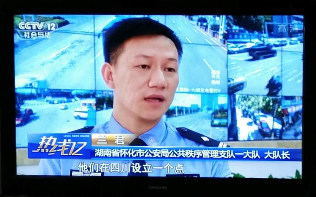 NDLB2016's tweet image. DOG THEFT IS RAMPANT! ALWAYS KEEP AN EYE ON YOUR DOG. Hunan Huaihua police warning the Chinese public. They are cracking down on the illegal theft of peoples pets &amp;amp; of the sale of poisonous dog meat. nodogsleftbehind.com
#dogs #stopyulin2018 #stopyulin #stopyulinforever