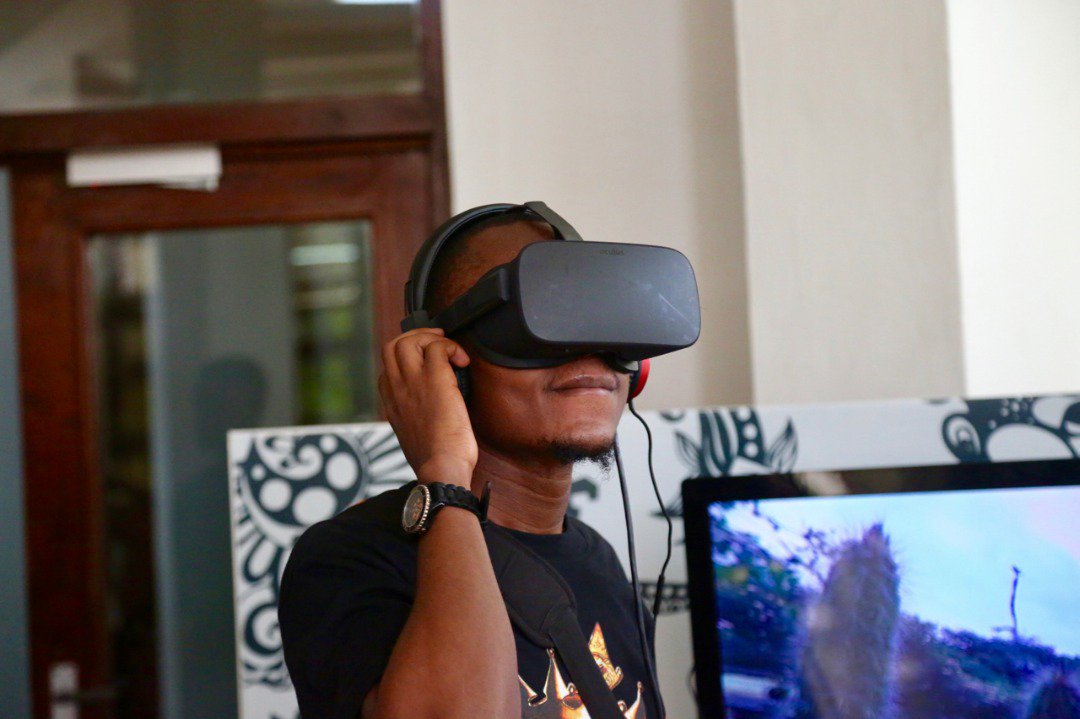 JoeEvarist's tweet photo. Am I the only one who didn't know the difference between Augmented Reality (AR) and Virtual Reality (VR)? Now I know thanks to @OnaStories at Day 3 of #IW2018 . You too shouldn't miss out. They'll be here at @costechTANZANIA till Friday. @HDIFtz #InnovationIntoAction @tulanana https://t.co/tPxEQo7hf9