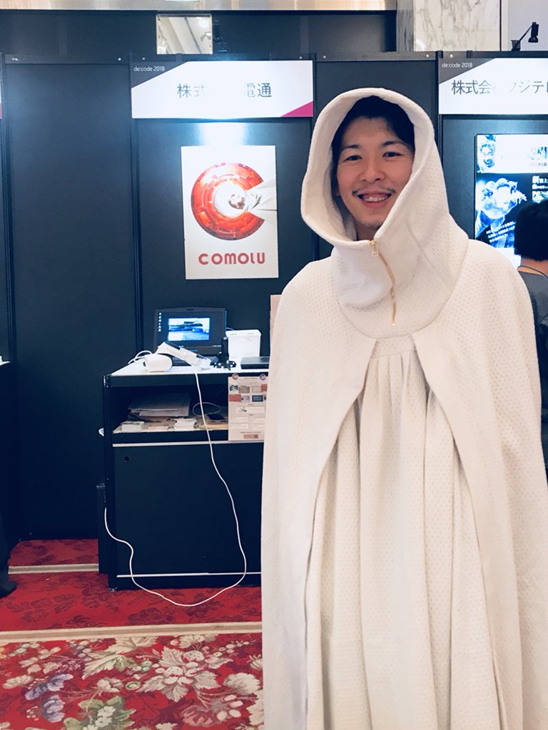 aicachan_kamo's tweet image. 電通さんの展示コンテンツCOMOLUのイメージ服！？のHATRAさんの服着せてもらえた！！！こんなお洒落な服に包まれてVRで好きなものに囲まれていたいワ… #HMD写真集 #decode18