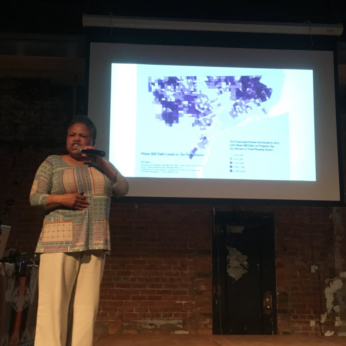 KristaEgger's tweet photo. Water will be the fight of your lifetime: words of wisdom from Monica Lewis-Patrick of @WeThePeopleDet kicking off #EEFANEWHAB18 . Rise up! https://t.co/dMjivg0OSN