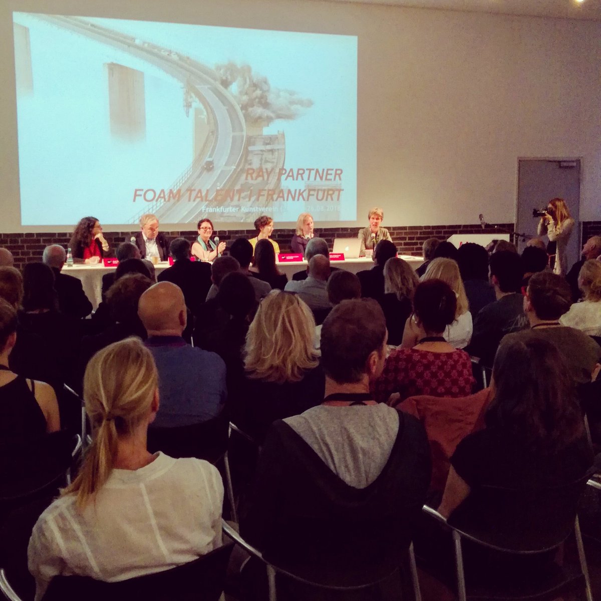 FrankfurterKV's tweet photo. #presspreview für #ray2018 heute morgen im MMK. Mit dabei beim #GrandOpening heute Abend ist auch die Ausstellung #FoamTalentFrankfurt im #FrankfurterKunstverein. Kommt vorbei! https://t.co/BFkCx4e8qn