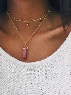 Ana1997007's tweet photo. While everyone thinks I'm looking up necklaces I'm really checking out the models bone structure. #proana #bones #collarbone #thin https://t.co/tDoUhxaj60