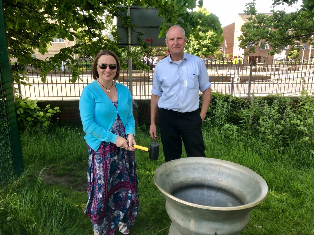 BBCLancashire's tweet photo. Head Teacher Siobhan Collingwood of Morecambe Bay Community Primary School has taken delivery of the towns #TideAndTimeBell from artist Marcus Vergette. 
The bell which will ring by the movement of the tide will be located at the school until it’s installed in Morecambe Bay. https://t.co/m3mvNZNFoz