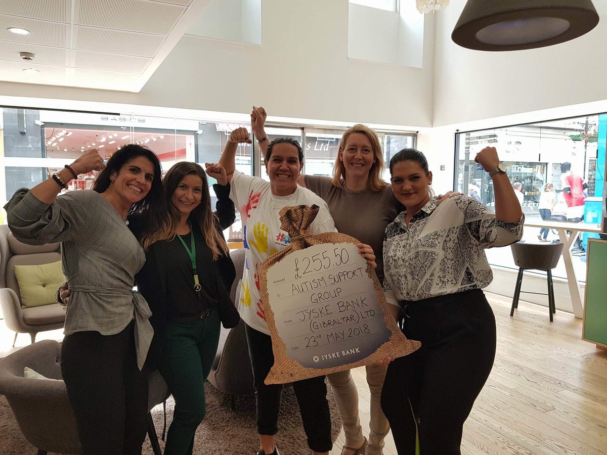 smileks8's tweet photo. A million thanks to jyske bank staff for raising £255.50 and completing a round the rock 😀 #12weekschallenge https://t.co/GxXAo8hNtg