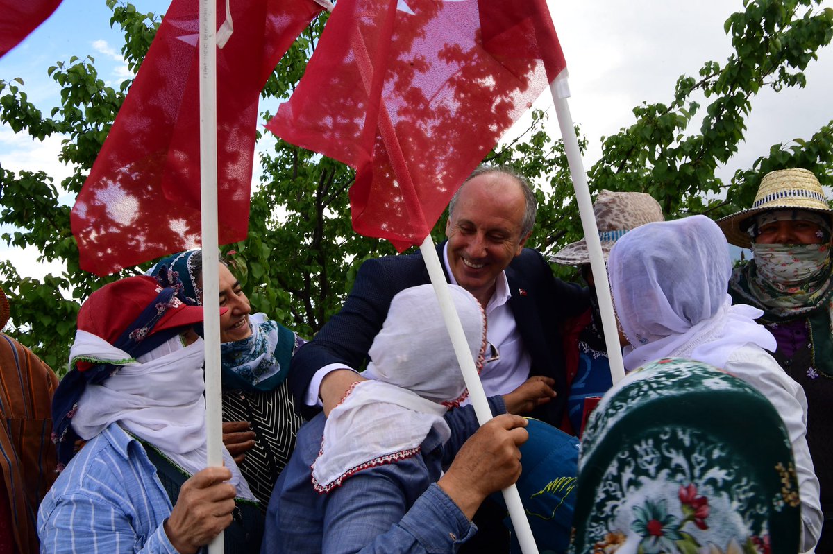 Bereketli topraklarımızı işleyip üreteceğiz. Tarımsal ürün ithalatına milyarca dolar ödeyen bir ülke olmaktan kurtulacağız.