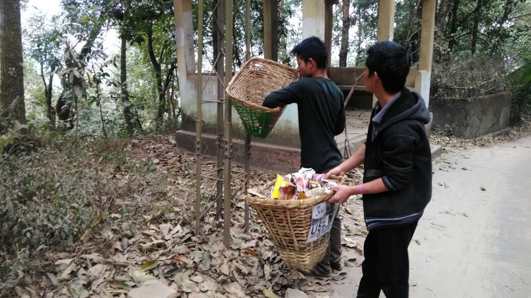 IMI_Info's tweet photo. Not only the participants excited about #TheHimalayanCleanup they are also conscious and are going #ZeroWasteWay about it avoiding the use of single use plastics. Pitch in with your #ZeroWastePossibilities for #ZeroWasteHimalaya to #BeatPlasticPollution https://t.co/pdxzJqwo6o