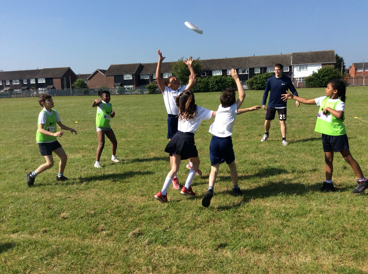 TeamFiveStBs's tweet photo. We’ve had fabulous frisbee fun this morning with @UKUltimate It was ace to pull together other sport skills we have learnt and build them further with new skills developed with the frisbee #frisbee #ukultimate https://t.co/wHpiPKiuEP