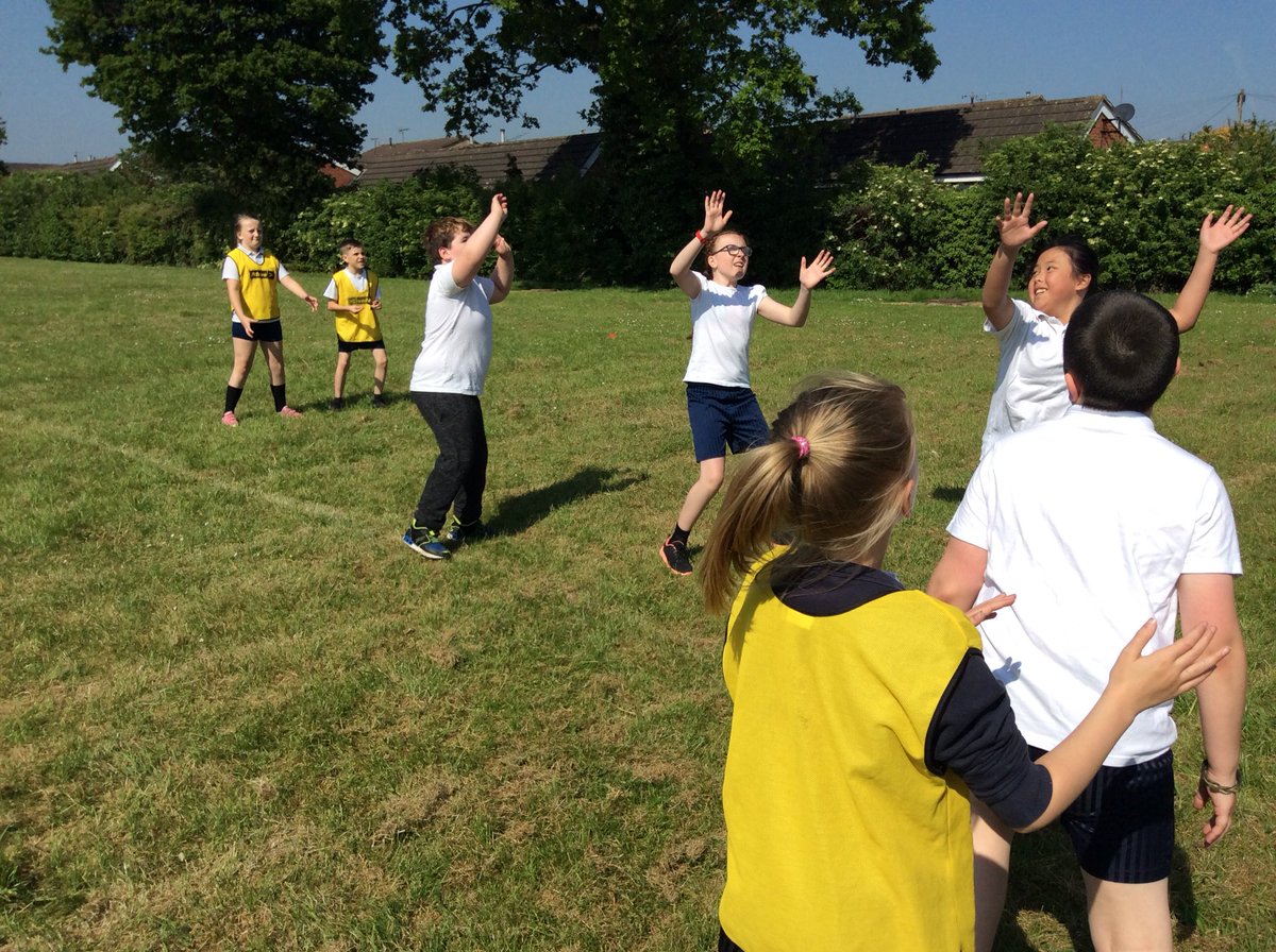 TeamFiveStBs's tweet photo. We’ve had fabulous frisbee fun this morning with @UKUltimate It was ace to pull together other sport skills we have learnt and build them further with new skills developed with the frisbee #frisbee #ukultimate https://t.co/wHpiPKiuEP