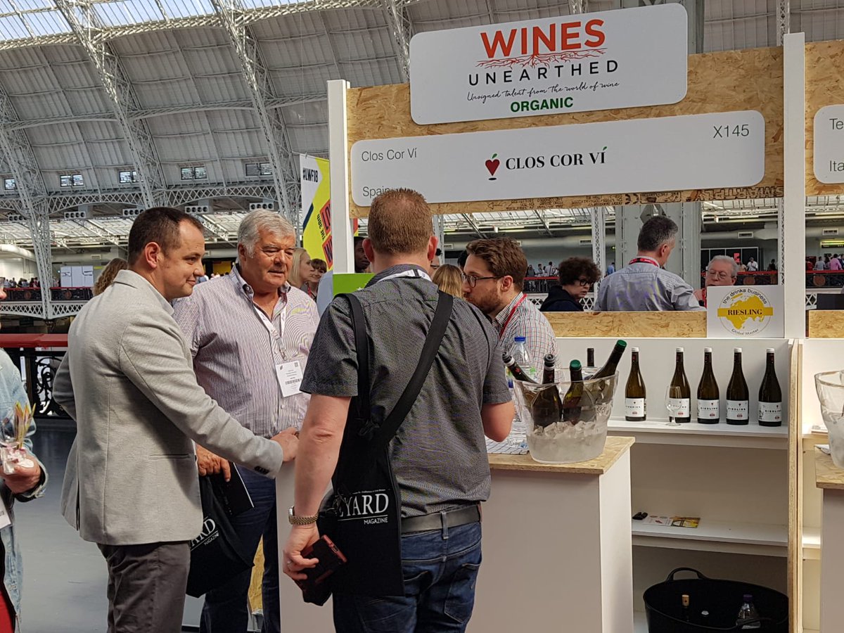 Clos Cor Ví (@closcorvi) on Twitter photo We say goodbye of LondonWineFair with good flavor of mouth, where the British professional could have known in depth our whites <a href="/VinosDOValencia/">VinosDOValencia</a> ❤️ Riesling, Viognier, Verdil and our emblematic Cimera @SpanishWinesUK, Cheers! 🥂 We say goodbye of LondonWineFair with good flavor of mouth, where the British professional could have known in depth our whites <a href="/VinosDOValencia/">VinosDOValencia</a> ❤️ Riesling, Viognier, Verdil and our emblematic Cimera @SpanishWinesUK, Cheers! 🥂