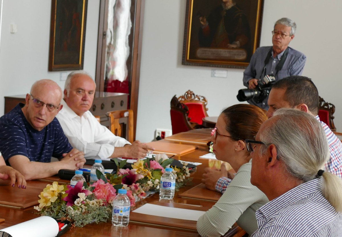 AnabCastejon's tweet photo. Escuchar a los representantes de los #ComitéDeEmpresa de #RenfeOperadora y de #Adif en #Cartagena es descorazonador. Su análisis sobre la estación, los trenes y los servicios corrobora lo que llevamos tiempo denunciando; nuestras infraestructuras son deficitarias y obsoletas. https://t.co/ogkF62fHS1