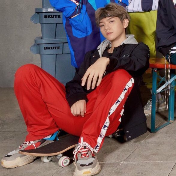 B_thelight164's tweet photo. Baekhyun's dictionary: how to nail a photoshoot?
- spread your legs.
#BAEKHYUN @weareoneEXO https://t.co/hXIEdFqBhf