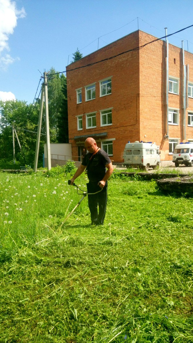 Сотрудники государственных учреждений района дружно благоустраивают родной поселок 👍👍👍
Сегодня в нашем Арсеньево теплая, солнечная, безветренная погода, а это значит - самое время заняться благоустройством территорий. 
Источник: ars-news.ru/news/sotrudnik…