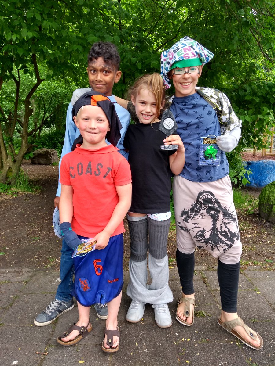 De leerlingenraad organiseerde vandaag een omdraaidag. De kinderen waren creatief gekleed!