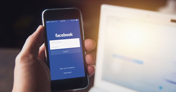 hootsuite's tweet photo. A clear plan on how to tackle organic reach and engagement on Facebook: https://t.co/Fk2CIBYbYG https://t.co/ejhHJTP9l0