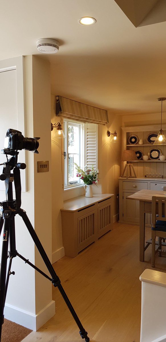 indintsol's tweet image. Its photo shoot day on site today - we managed to deliver the last of the curtains before the chap started snapping! Gorgeous holiday let, officially finished. #thewindowdresser #curtains #blinds #softfurnishings #newtonferrers #interiors