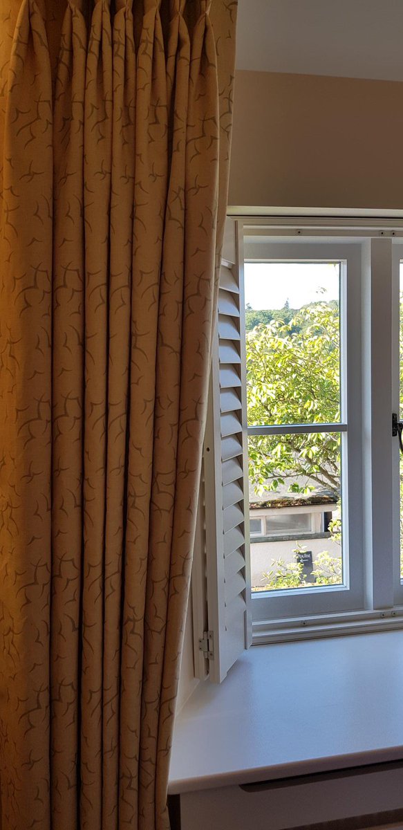 indintsol's tweet image. Its photo shoot day on site today - we managed to deliver the last of the curtains before the chap started snapping! Gorgeous holiday let, officially finished. #thewindowdresser #curtains #blinds #softfurnishings #newtonferrers #interiors