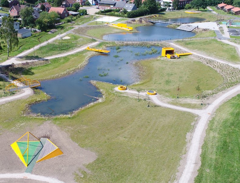 SkanderborgKomm's tweet image. En CrossGym-søpark. En regnvandsopsamlende vej. Et bæredygtigt rådhus og børn med ressourcebevidsthed. Vi har ikke mindre end fire projekter med på listen #Klima100 fra @Realdaniadk og @Sustainia #dkgreen #borgerinddragelse skanderborg.dk/2018/maj/fire-…