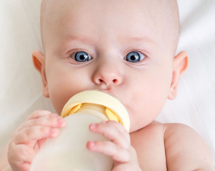 HatchMotherhood's tweet photo. Did you know crying is the last sign of hunger? By the time your baby is crying, chances are he or she has been trying to tell you “I’m hungry!” Learning early hunger cues is easy some examples are: lip smacking, restlessness, or sucking on fingers or hands.
#WednesdayWisdom https://t.co/YKuraS3sIL