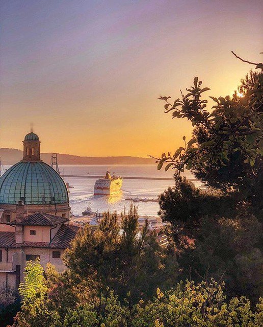hihi0806's tweet photo. Reposting @erica_fraboni:
“Il colore è un potere che influenza direttamente l’anima” 🌆
•
•
•
#me #ancona #anconacity #sunset #sky #skyline #colorful #love #sea #leaving #ship #travel #shotz_of_marche #lovelyancona #igersancona #igersmarche #nature #landscape #skyporn #spring https://t.co/z8FTUidnrW