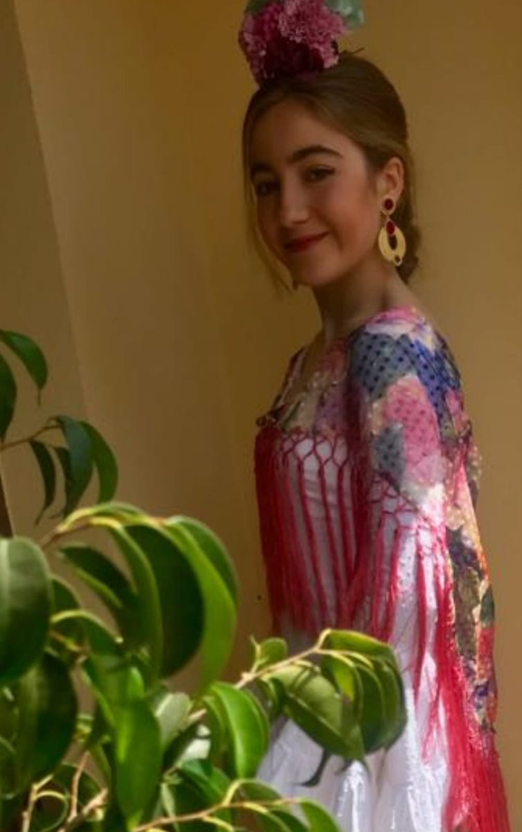 TrinitranHappy's tweet photo. #Felizmiercoles 💃👏
Pero que guapas nuestras amigas y clientas con #complementos artesanales para #modaflamenca de #trinitran ❤️
➡️https://t.co/SXhzQ3xwGD
#modaflamenca #followback #complementos #moda #fashion #FeriaCordoba2018 #feria2018 #rocio18 #ROCIO #pendientes #estilo https://t.co/GYyzSlc4kn