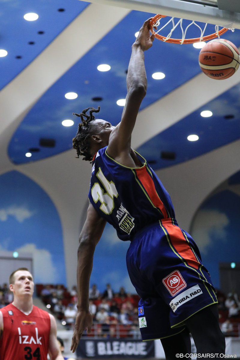 横浜ビー コルセアーズ サビート選手が帰国しました 出発前はチームメイトと過ごし 空港ではたくさんのブースターがお見送りしてくれました 深夜のフライトだったにも関わらずどうもありがとうございました ハシーム サビート マンカ ビーコル