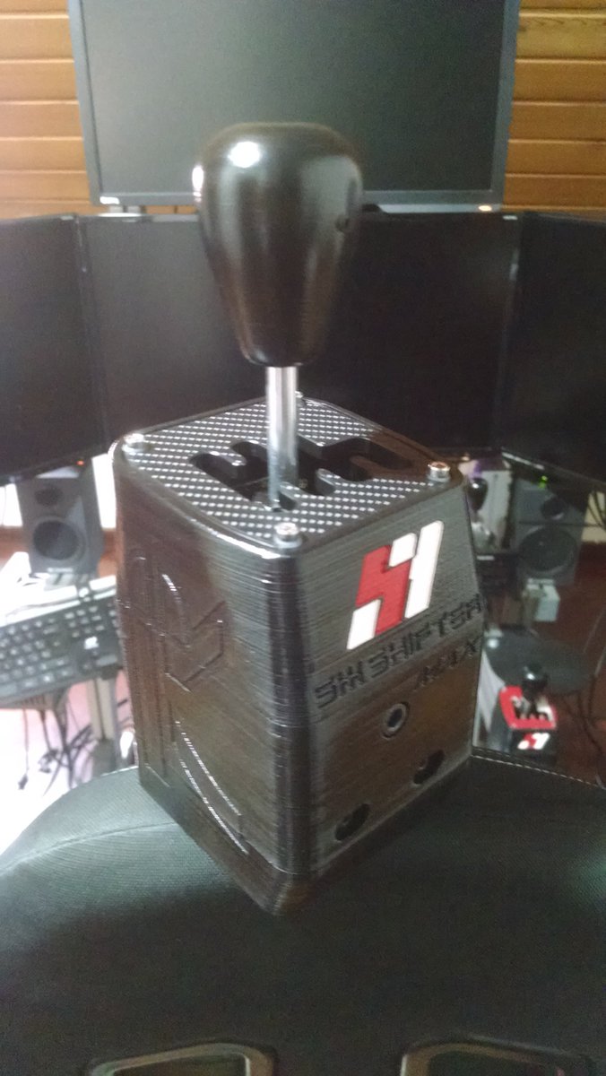 ThePulpoLopez's tweet photo. tadaaaa! ya tengo el nuevo @SHIFTERSHH la última versión del #7RMax ahora con sensores hall, ajuste de dureza, mejor acabado en cuerpo además de rejilla y mecánica interior en CNC para un mejor funcionamiento con menor ruido #SimRacing #hardware #MadenSpain #shiftershh https://t.co/nXzddl6kOR