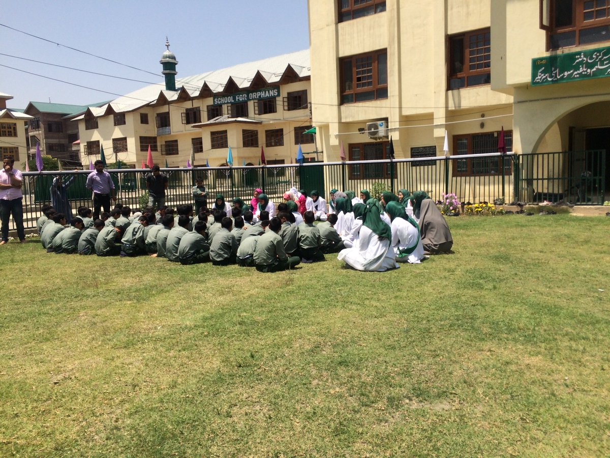 Students of +2 Commerce stream today visited Rahat Manzil, an orphanage in Srinagar, and interacted with children there.

#GreenValleySchool #Kashmir