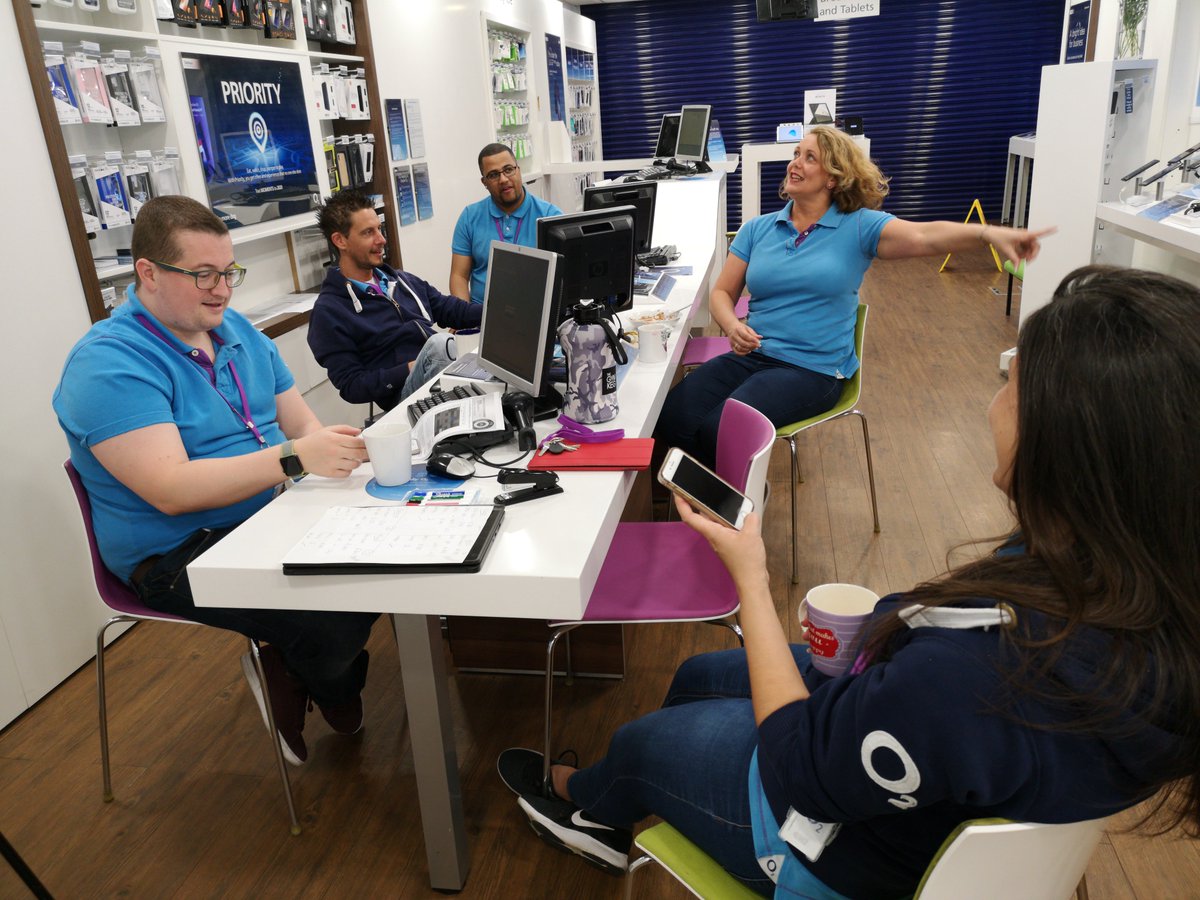 GuruBilly's tweet photo. Ever wondered about how companies make their stuff work together so seamlessly? From iPhones and iPads, to Chromecasts and Smart TVs, pop into the Cleveleys store if you fancy learning more ! #midtraining #ecosystems #itsjustsmartstuff https://t.co/QAONpnqTS5