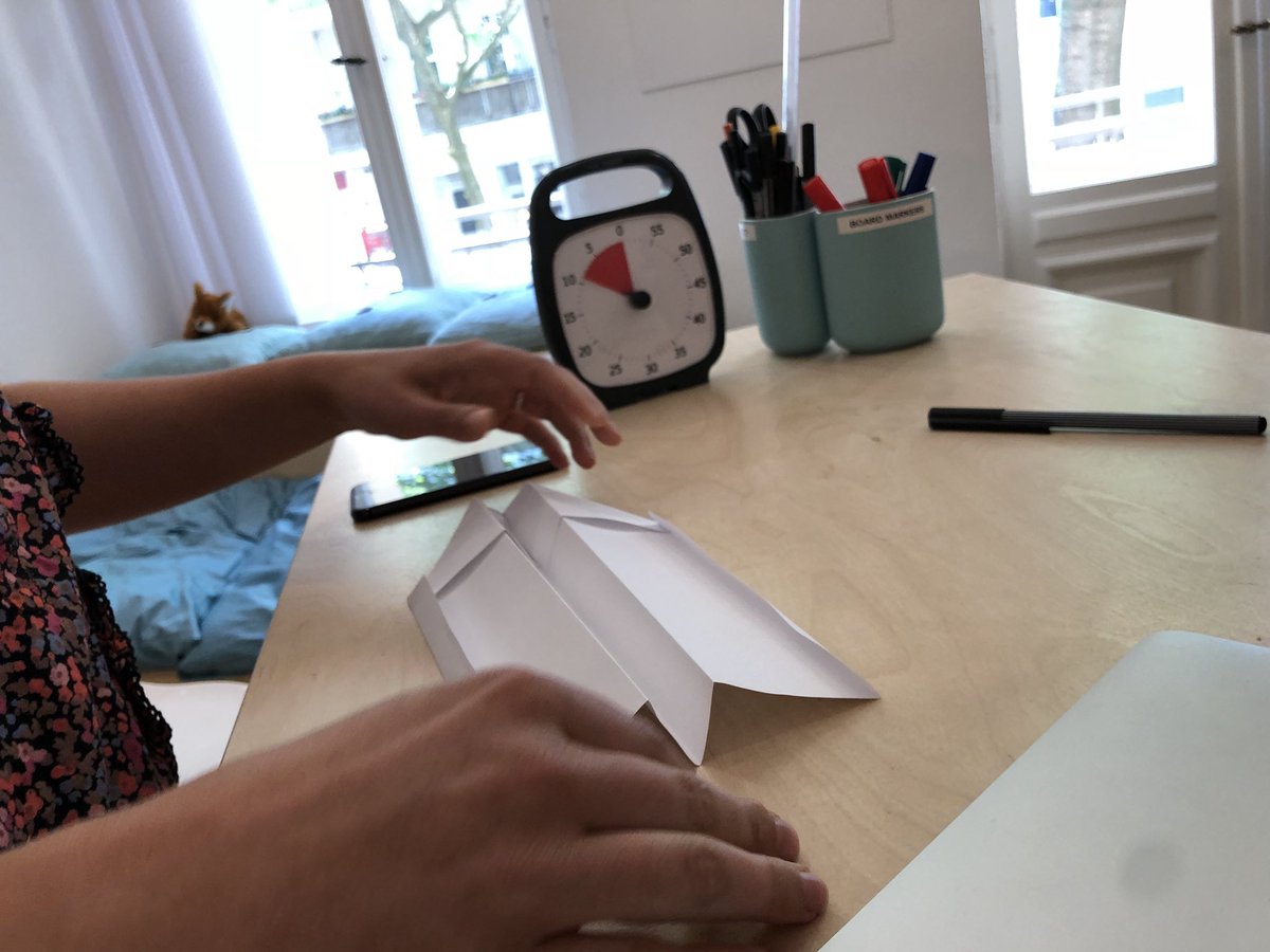 We tried the „Paper airplane experiment“ by <a href="/dastillman/">Daniel Stillman</a> today. Read more about it here medium.com/nyc-design/6-s…