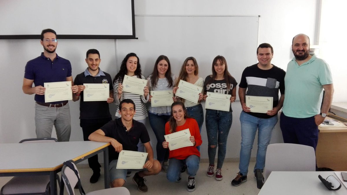 FCCtrabajoUca's tweet photo. Entrega de Diplomas a Estudiantes Mentores y Mentoras de la Facultad de Ciencias del Trabajo. Curso 2017-18
https://t.co/L18FFrYo8x https://t.co/kiPfjWYqPt