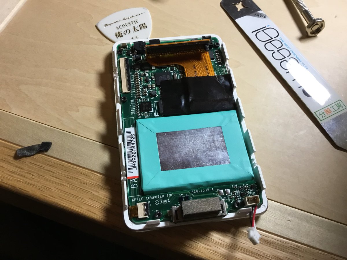 teke3in's tweet photo. iPod 第4世代を買った。状態は良好。
バッテリーが寿命だったので新しいのを買って組み立てたら、厚みがあって蓋が閉まらなかったので、
HDDより薄いCF(sdカードを変換)に付け替えた。
容量は32GB。
#iPod #iPod4th https://t.co/GoAyoq2UdI