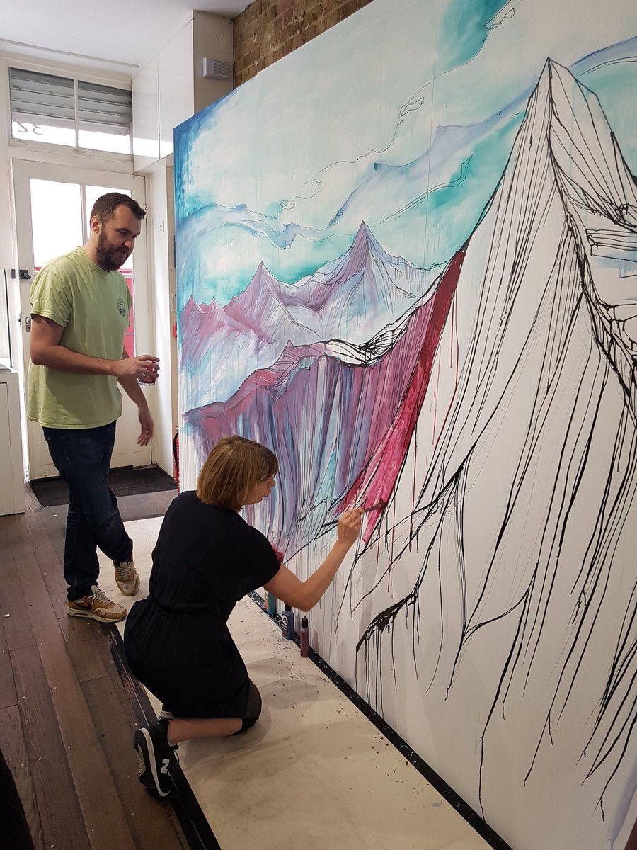TeleSkiSnow's tweet photo. Concentrate @catweakley! Getting involved with some paint thanks to #RPRoberts the artist behind some of @JonesSnowboards coolest graphics #ACMPopUp https://t.co/zaY8fvMjlc