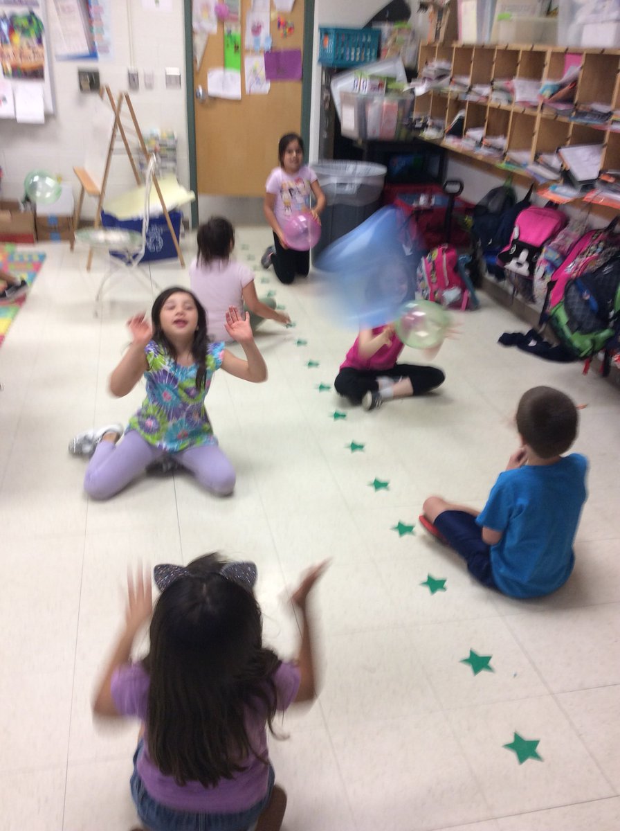 michellelynn100's tweet photo. Super Second Grade Scientists explore the forces of push and pull with a balloon activity. #lewisinspired https://t.co/ZFN3D65uvx