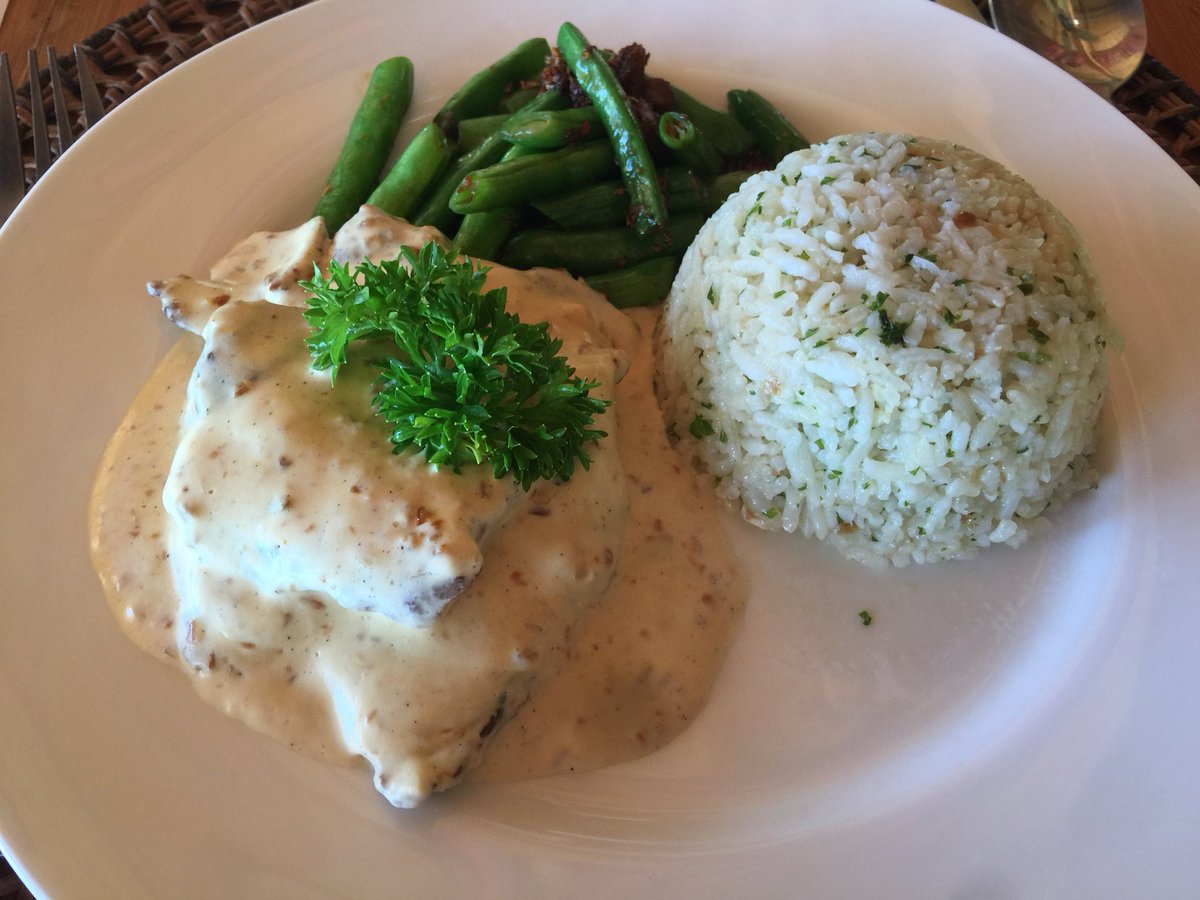 KriziaSoco's tweet photo. Pork in Cream Sauce paired with Herbed Rice https://t.co/PBlqretowo