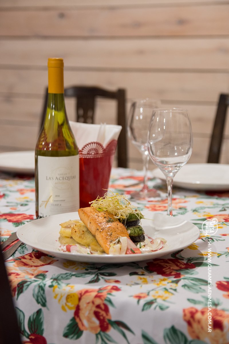 guiamesaenmesa's tweet photo. La bella Italia como inspiración de una nueva propuesta para descubrir, con todo su encanto, calidez y buena cocina en #LaPlata. Pizzas con originales combinaciones, pastas, carnes, platos de mar y más en #Magari! 👉 https://t.co/jhnvRkyQi5
#GuiaMesaenMesa #GastronomiaPlatense https://t.co/5qzoTAEIVx