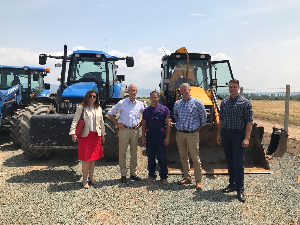 NLAmbPlomp's tweet photo. Great to see 🇳🇱investment #DojranaFreshProduce bringing machines, knowledge, commitment to produce 🇲🇰 veggies&amp;fruit #Dojran #horticulture https://t.co/SVSZy9nUZ4