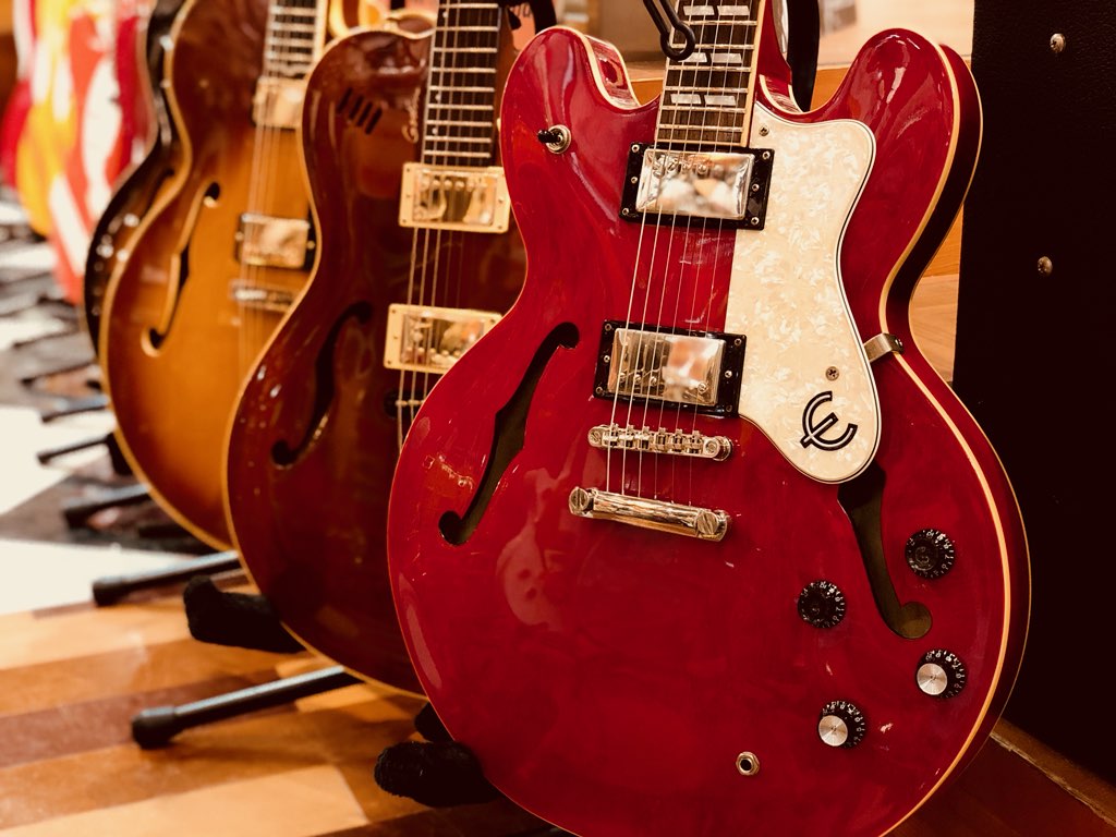 おトク情報がいっぱい! Epiphone Riviera II セミアコ EB II