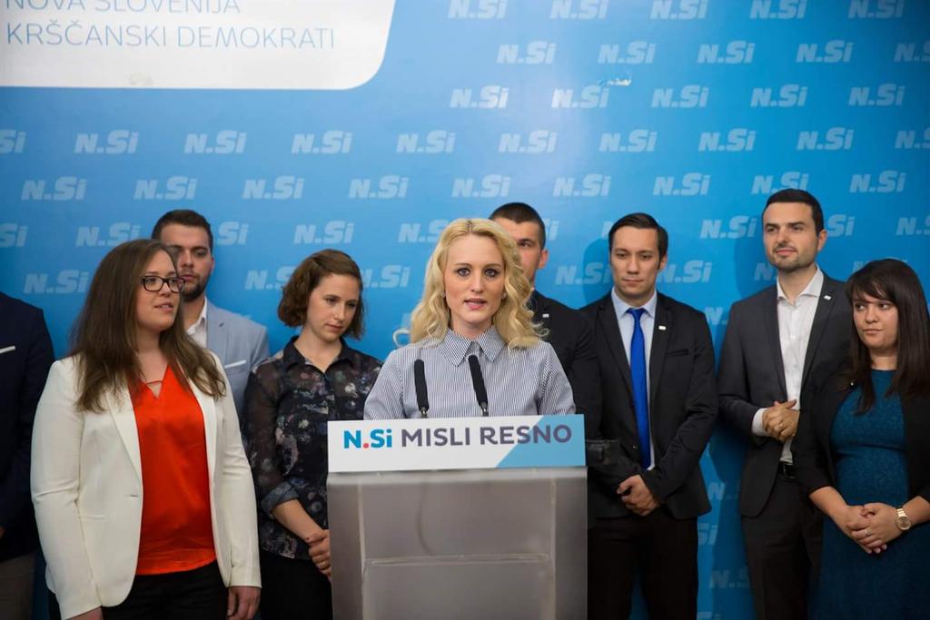 HumarJulija's tweet photo. Novinarska konferenca @NovaSlovenija. Zavzemala se bom za bolj učinkovito delovanje države ter izboljšanje položaja Zunanje politike RS @NovaSlovenija @MladaSlovenija #mislimresno https://t.co/jmkDHW6Ds0