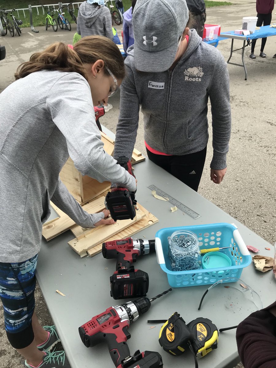 jademahwdsb's tweet photo. Transitions trailer @ancastermeadow  was a super day as students used math to create drawings on plywood and constructed unique book, tablet, phone holders that were as unique as each of them @HWDSB @HWDSBTrailer Hands on learning how practical.... https://t.co/bzOjjpUhws