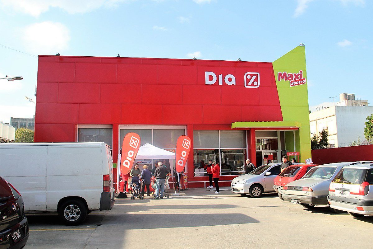 secla_ok's tweet photo. Se reinauguró el Maxi Día -tienda 1047- de Villa Dominico, con la presencia de la Secretaria de Cultura y Educación del SECLA y delegada de la empresa Patricia Santa Cruz #maxidia #inauguracion https://t.co/X5jNmRHLNk